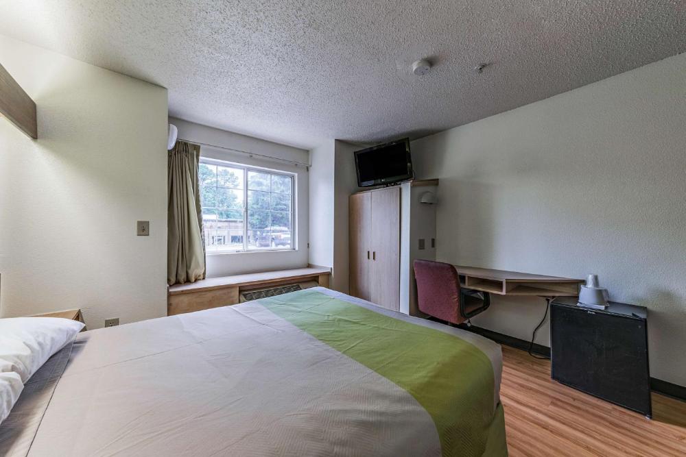 Motel 6-Charlotte, NC - University